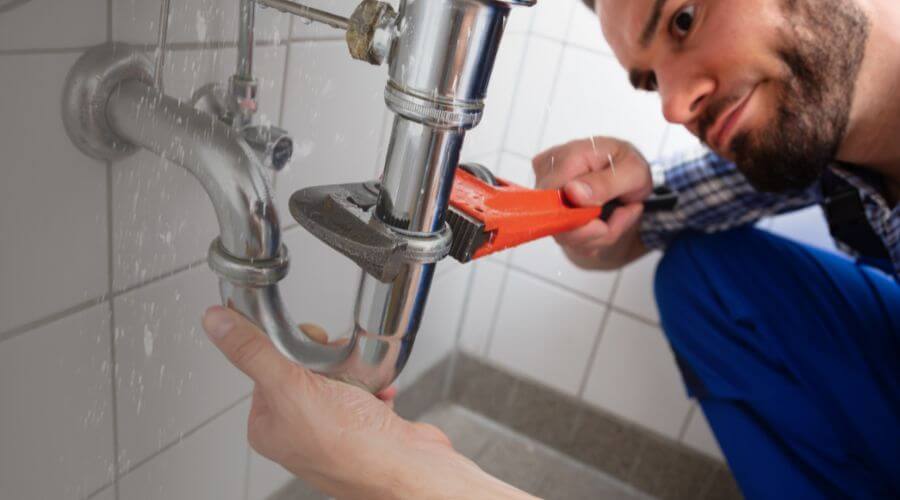 Professional expert plumbing services in Breaks, VA